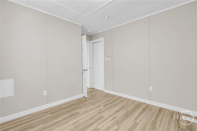 Charming Updated Bungalow with studio apartment on 3 Lots! - photo 32
