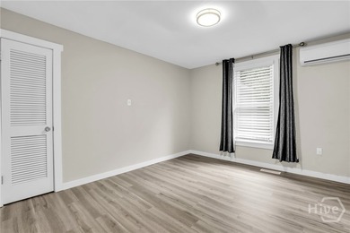 Charming Updated Bungalow with studio apartment on 3 Lots! - photo 33