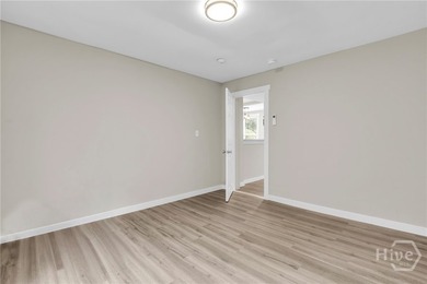 Charming Updated Bungalow with studio apartment on 3 Lots! - photo 34
