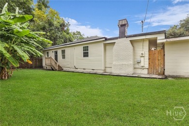 Charming Updated Bungalow with studio apartment on 3 Lots! - photo 38