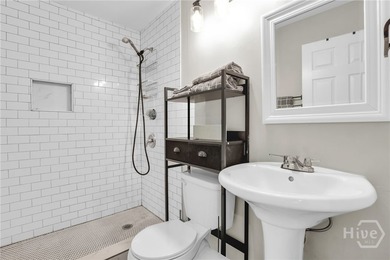 Charming Updated Bungalow with studio apartment on 3 Lots! - photo 48