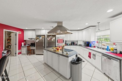 -SELLER MOTIVATED TO SELL- Private Estate Living with Room to - photo 15