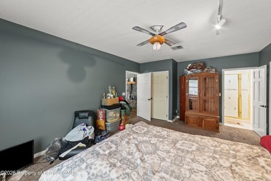 -SELLER MOTIVATED TO SELL- Private Estate Living with Room to - photo 31