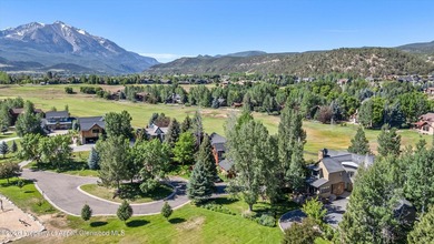 Strategically located on a generous lot overlooking the 11th tee - photo 2