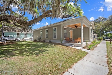 Welcome to this beautifully crafted 2-bedroom, 2-bath cottage - photo 2
