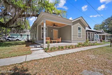 Welcome to this beautifully crafted 2-bedroom, 2-bath cottage - photo 3
