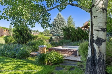 Strategically located on a generous lot overlooking the 11th tee - photo 5