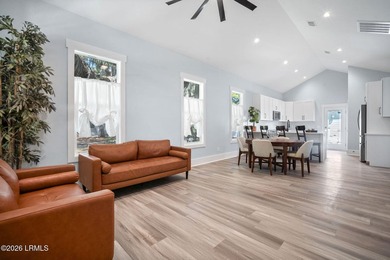 Welcome to this beautifully crafted 2-bedroom, 2-bath cottage - photo 6