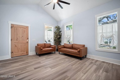 Welcome to this beautifully crafted 2-bedroom, 2-bath cottage - photo 7