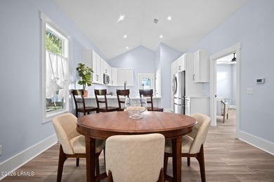 Welcome to this beautifully crafted 2-bedroom, 2-bath cottage - photo 9