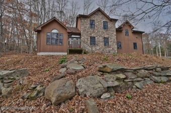 Lake Home Off Market in Canadensis, Pennsylvania