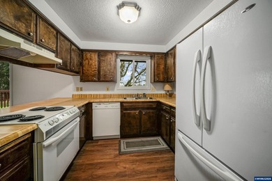 Accepted Offer with Contingencies. Lovely home with attention to - photo 12