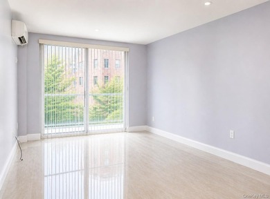 Beautiful luxury one-bedroom, one-bath condo with private - photo 2