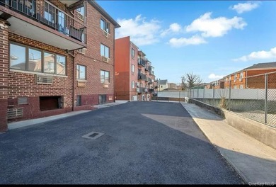 One of the best north flushing manor condominium ,built in 1986 - photo 2