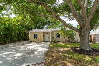 Huge yard with alley access in a hot location! This 3 bed 2 bath - photo 1