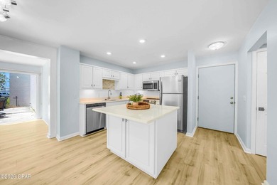 Welcome to easy coastal living in this beautifully updated - photo 4