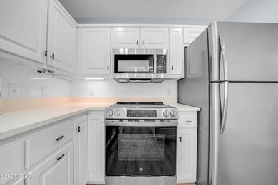 Welcome to easy coastal living in this beautifully updated - photo 7