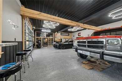 Ever dreamt of pulling into an expansive lodge style retreat - photo 38