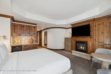 2024 renovations completed (including new decor, furniture - photo 4