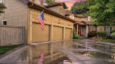 This incredible custom built home sits on an AMAZING waterfront - photo 1
