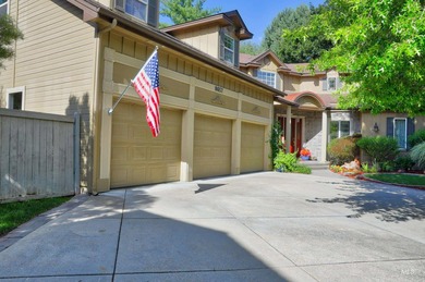 This incredible custom built home sits on an AMAZING waterfront - photo 4