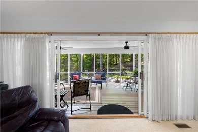 Discover an exceptional retreat in Westminster, where privacy - photo 15