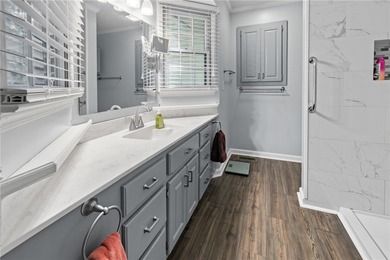 Discover an exceptional retreat in Westminster, where privacy - photo 20