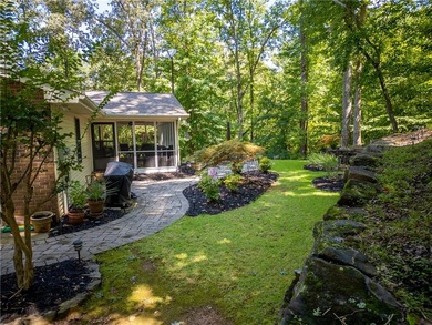 Discover an exceptional retreat in Westminster, where privacy - photo 25