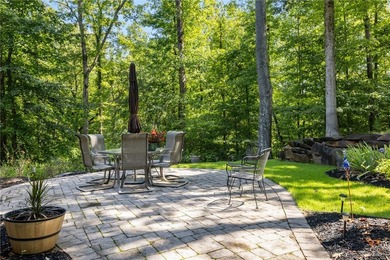 Discover an exceptional retreat in Westminster, where privacy - photo 26