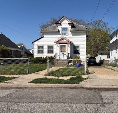 This Colonial Style Home Features 2 Bedrooms, 2 Full Baths - photo 1