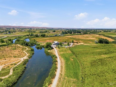 Spectacular riverfront retreat on 20 irrigated acres, secluded - photo 2