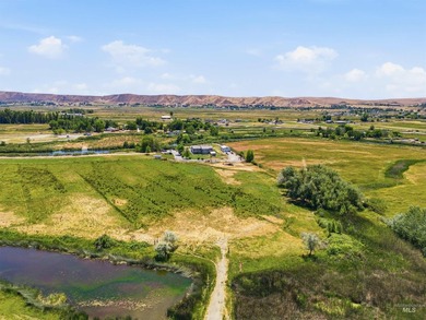 Spectacular riverfront retreat on 20 irrigated acres, secluded - photo 4