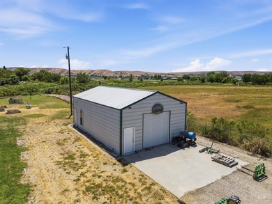 Spectacular riverfront retreat on 20 irrigated acres, secluded - photo 6