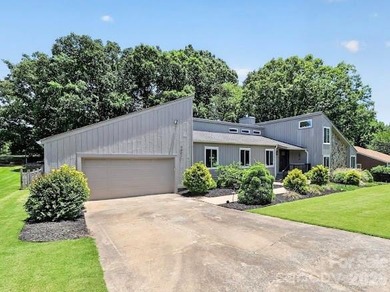 Beautiful mid-century modern nestled on the golf course in the - photo 6