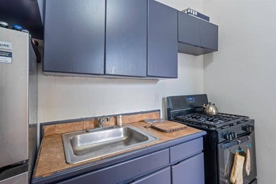 Discover the perfect blend of comfort and convenience in this - photo 4