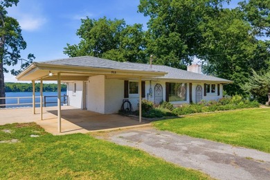 Just in time for summer, this beautifully updated waterfront - photo 12