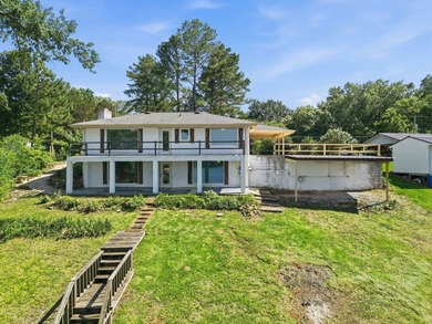 Just in time for summer, this beautifully updated waterfront - photo 14