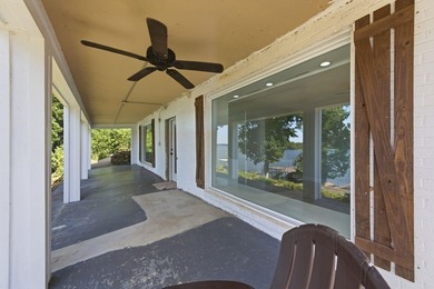 Just in time for summer, this beautifully updated waterfront - photo 15