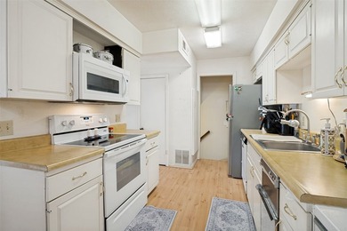Rare opportunity in Canyon Creek! This spacious tri-level condo - photo 8