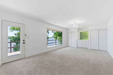 Just in time for summer, this beautifully updated waterfront - photo 24