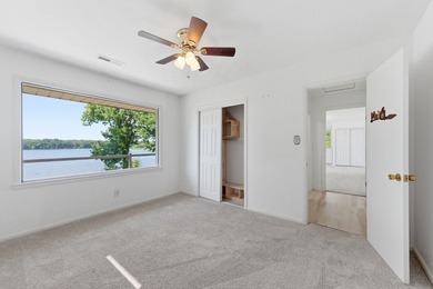 Just in time for summer, this beautifully updated waterfront - photo 29