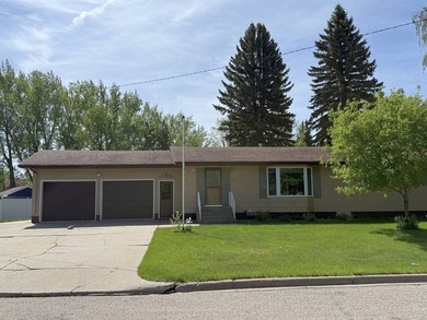 Well-maintained rambler offering 4+ bedrooms and 2.5 baths with - photo 1