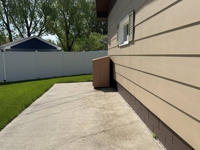 Well-maintained rambler offering 4+ bedrooms and 2.5 baths with - photo 3