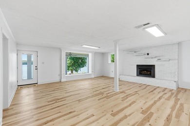 Just in time for summer, this beautifully updated waterfront - photo 34