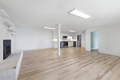 Just in time for summer, this beautifully updated waterfront - photo 36