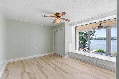Just in time for summer, this beautifully updated waterfront - photo 37