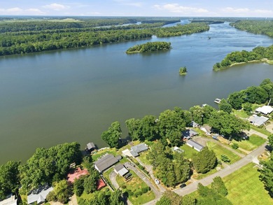 Just in time for summer, this beautifully updated waterfront - photo 42