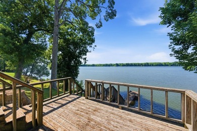 Just in time for summer, this beautifully updated waterfront - photo 44