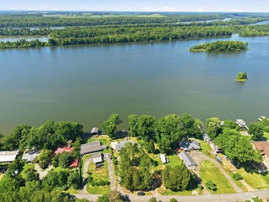 Just in time for summer, this beautifully updated waterfront - photo 45