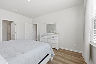 Welcome home to this beautifully maintained 4-bedroom, 2-bath - photo 13